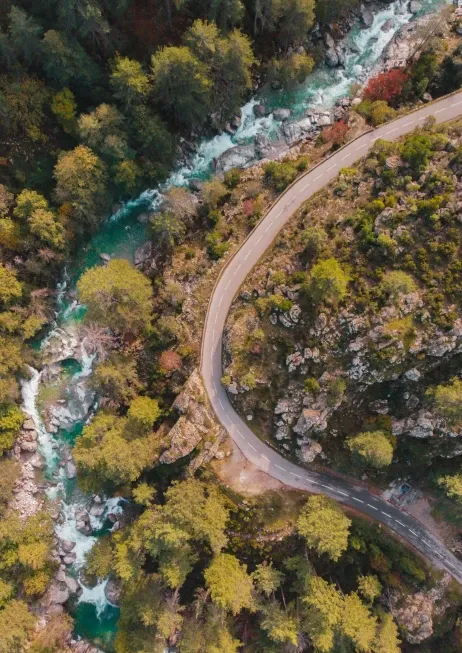 route qui longe la rivière